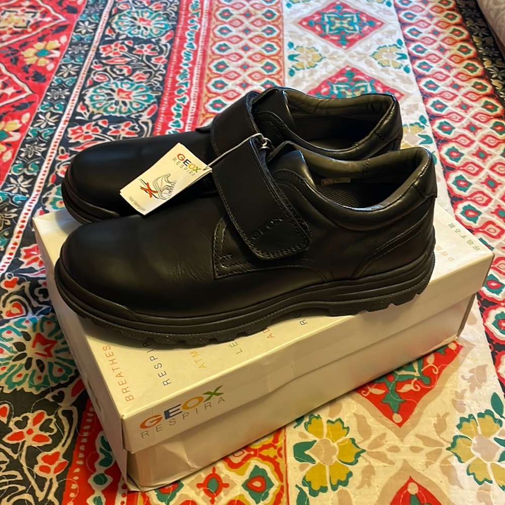 GEOX Respira Brand NEW Boys Black Shoes Sz 6.5